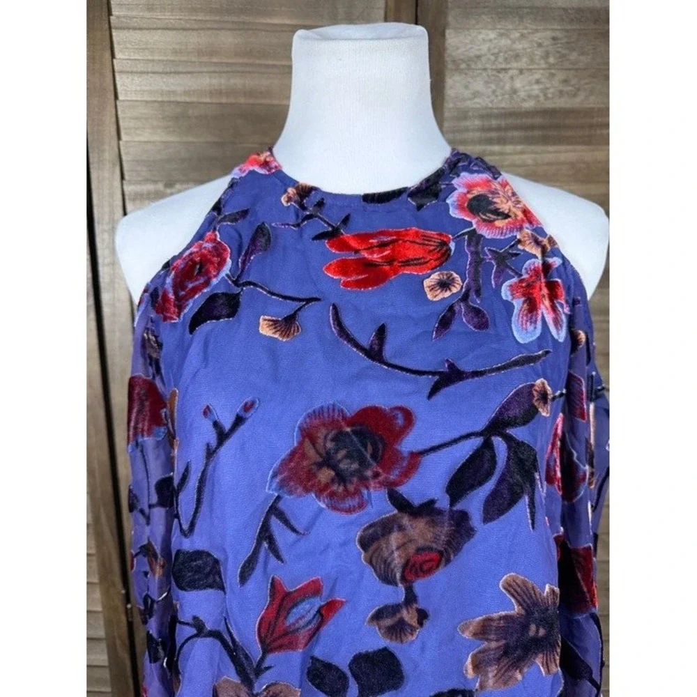 En Creme Purple Floral Burnout Velvet Cold Shoulder Top ETF53192TLM Womens Small - Picture 4 of 11